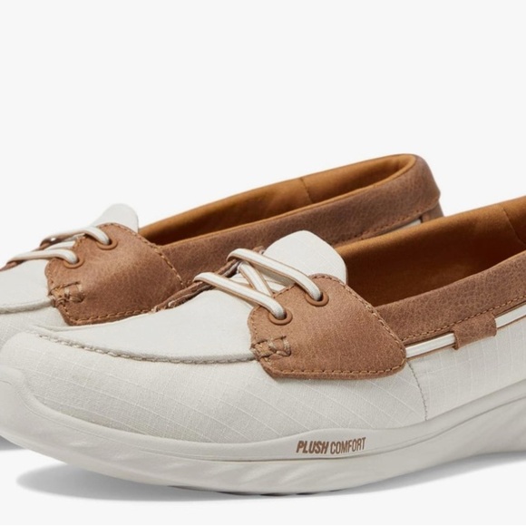 Skechers Shoes - Women's Skechers Cream and Tan boat shoes size 9